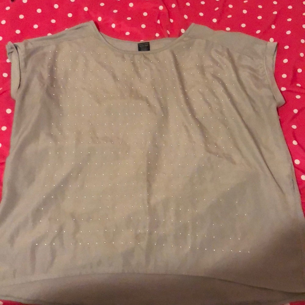 Gray shirt